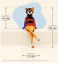 Dimensions graphic for the spotted glass bear sculpture